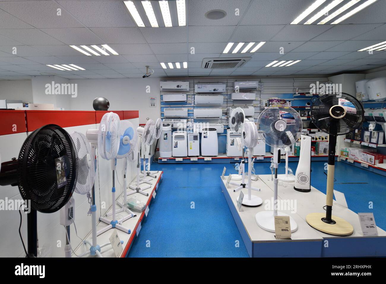 Mosca, Russia - 14 agosto. 2023. Tecnologia per il comfort nel negozio Mvideo di elettronica e elettrodomestici a Zelenograd Foto Stock