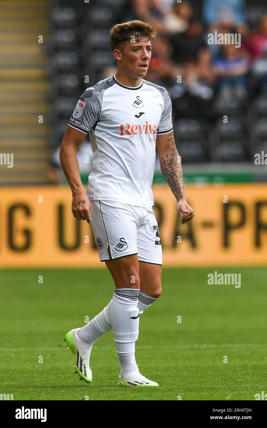 Harrison Ashby n. 30 di Swansea City durante la partita per lo Sky Bet Championship Swansea City vs Coventry City al Swansea.com Stadium, Swansea, Regno Unito, 19 agosto 2023 (foto di Mike Jones/News Images) Foto Stock