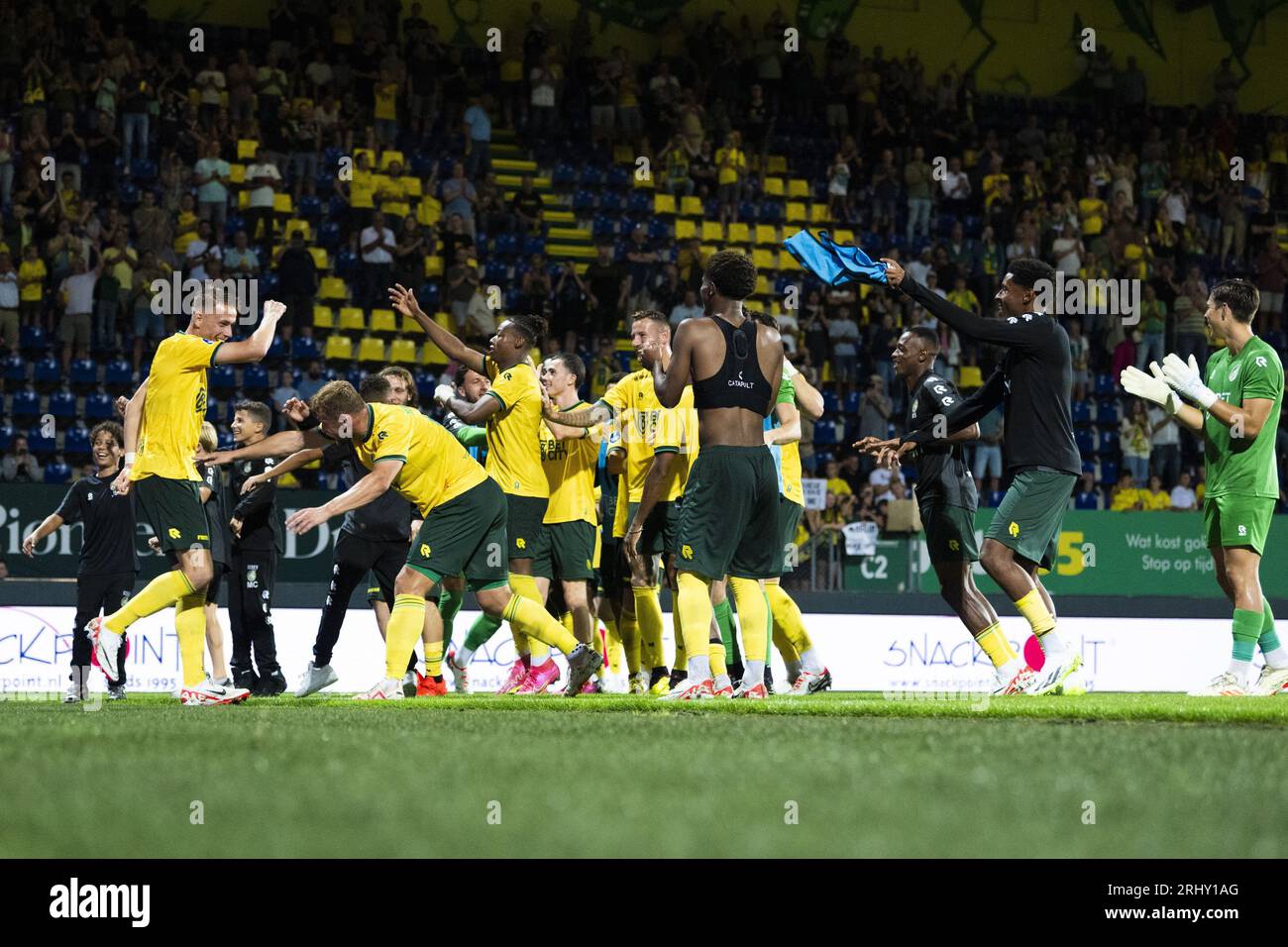 Sittard, Paesi Bassi. 19 agosto 2023. SITTARD, 19-08-2023, stadio fortuna Sittard, Dutch Eredivisie Football season 2023/2024. Fortuna Sittard - Almere City. I giocatori della fortuna festeggiano la vittoria su Almere City (2-1) (foto di Pro Shots/Sipa USA) credito: SIPA US/Alamy Live News Foto Stock