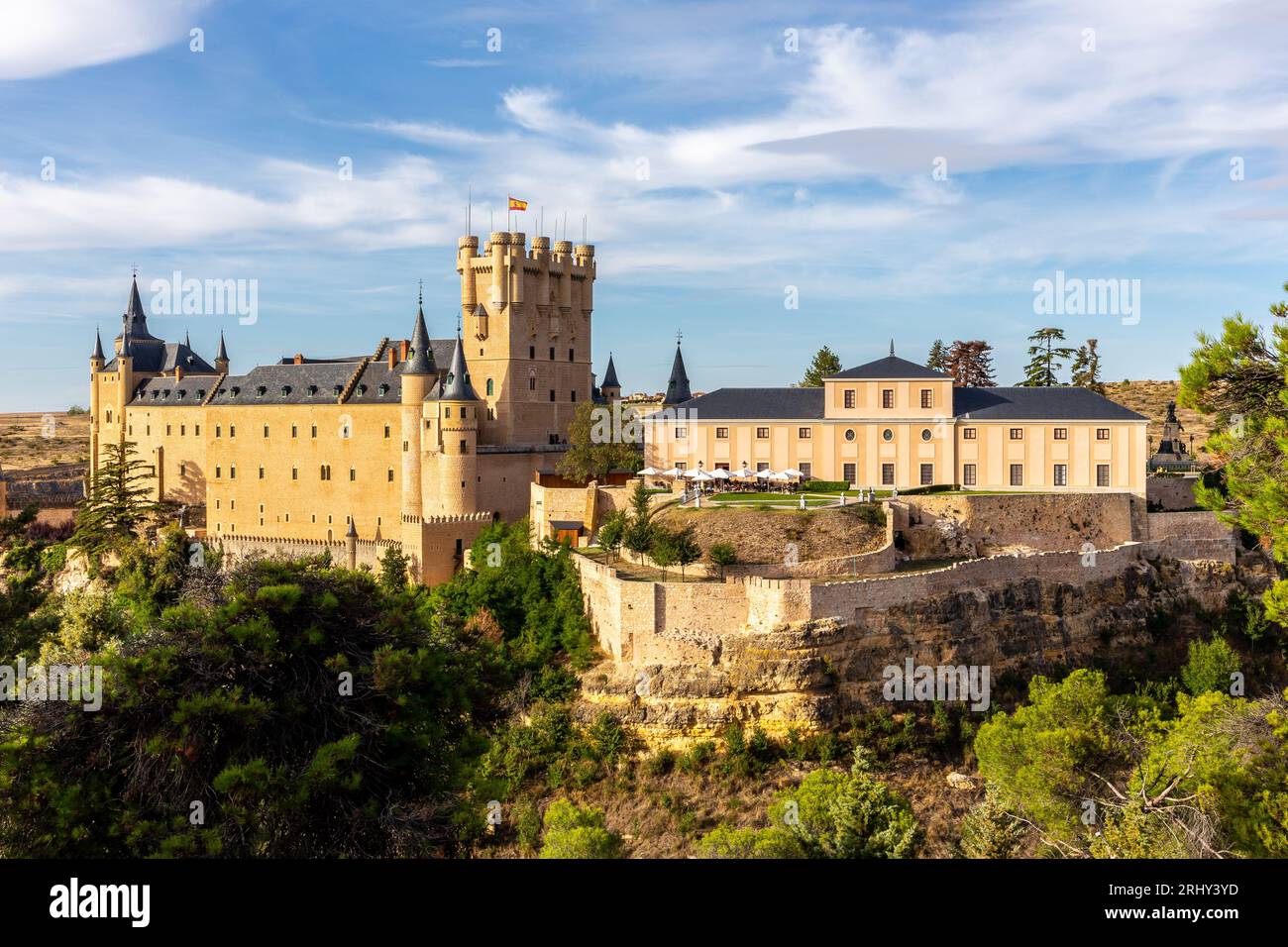 Alcázar di Segovia, Spagna, castello medievale spagnolo in stile gotico su una collina con la Torre di Giovanni II di Castiglia, cortile. Foto Stock