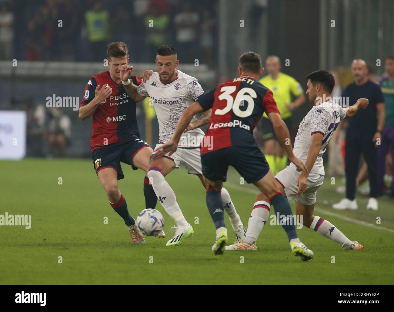 Cristiano Biraghi dell'ACF Fiorentina durante la partita di serie A italiana tra Genoa CFC e ACF Fiorentina il 19 agosto 2023 a Luigi Ferrari Foto Stock