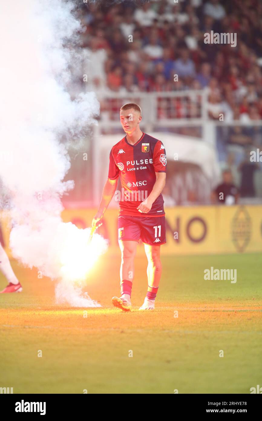 Albert Gudmundsson del Genoa CFC durante la partita di serie A italiana tra Genoa CFC e ACF Fiorentina il 19 agosto 2023 presso Luigi Ferraris st Foto Stock