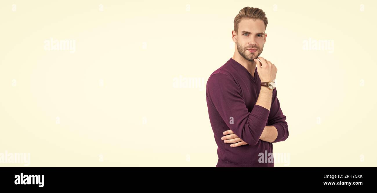 Ottieni il tuo volto più bello di sempre. L'uomo tocca il mento senza rasature. Uomo volto ritratto, banner con spazio copia. Foto Stock