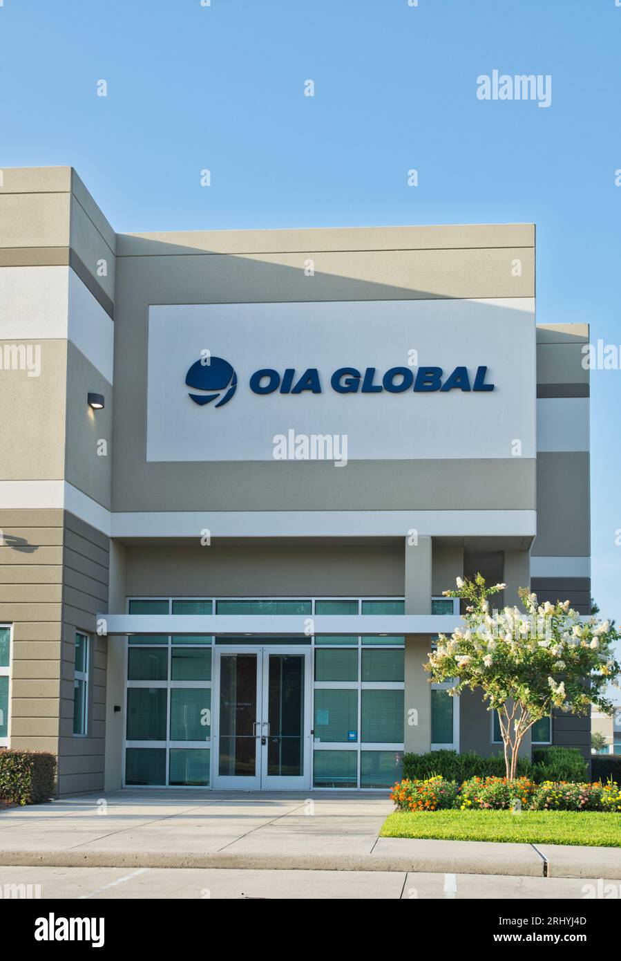 Houston, Texas USA 07-30-2023: Esterno dell'edificio per uffici OIA Global a Houston, Texas. Fornitore di servizi di gestione della logistica della supply chain fondato nel 1988. Foto Stock