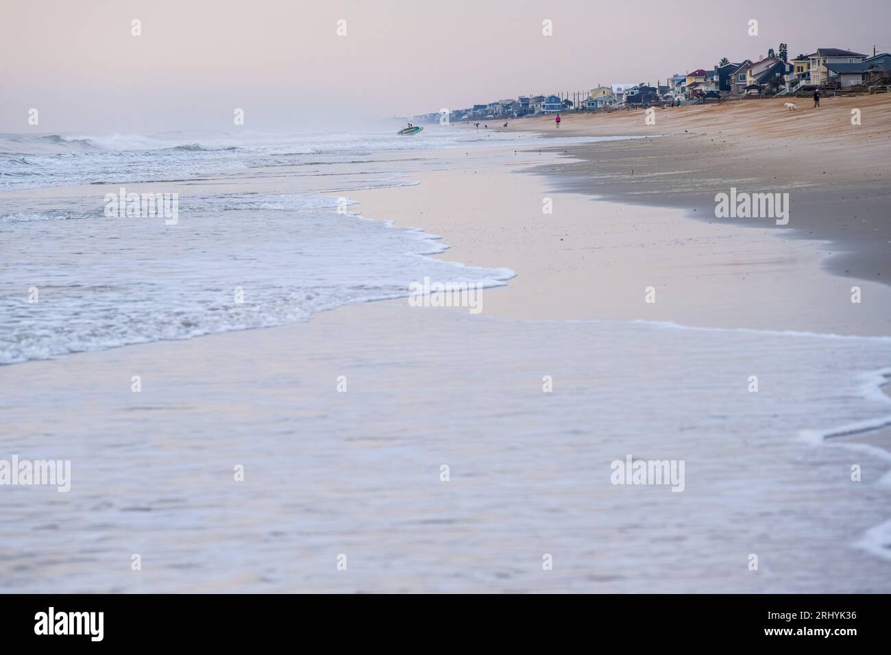 I colori pastello prima dell'alba avvolgono South Ponte Vedra Beach con una bellezza serena nel nord-est della Florida. (USA) Foto Stock
