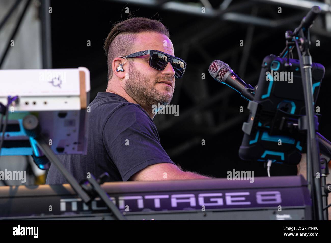 18 agosto 2023, New York, New York, Stati Uniti: Aron Magner alla tastiera si esibisce con la band Billy & the Kids sul tetto del Pier 17 a New York. Bill Kreutzmann alla batteria, Reed Mathis al basso, Tom Hamilton alla chitarra, Daniel Donato alla chitarra, Aron Magner alla tastiera, Jeff Franca alla batteria, Sierra Hull al mandolino erano sul palco. (Immagine di credito: © Lev Radin/Pacific Press via ZUMA Press Wire) SOLO USO EDITORIALE! Non per USO commerciale! Foto Stock