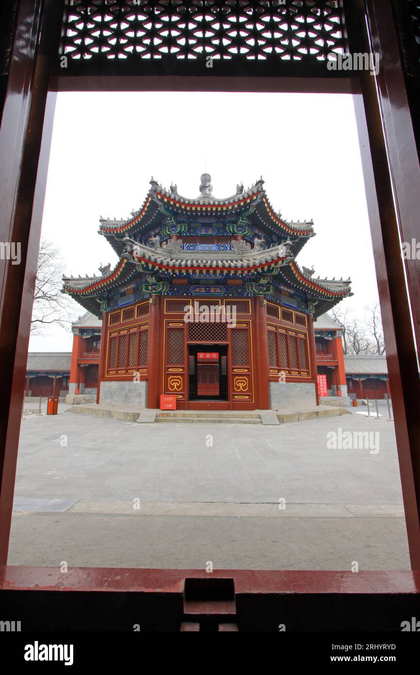 Padiglione Manjusri nel Tempio di Zhengjue nel parco delle rovine del vecchio palazzo estivo, Pechino, Cina Foto Stock