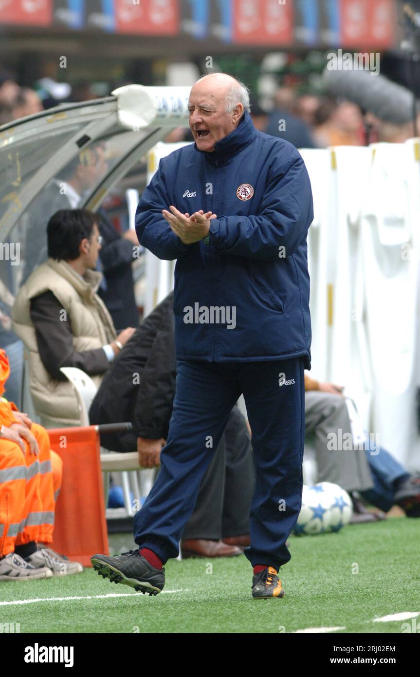 Milano Italia 2006-04-30 : Carlo Mazzone, allenatore Livorno, durante la partita AC Milan - AS Livorno Foto Stock