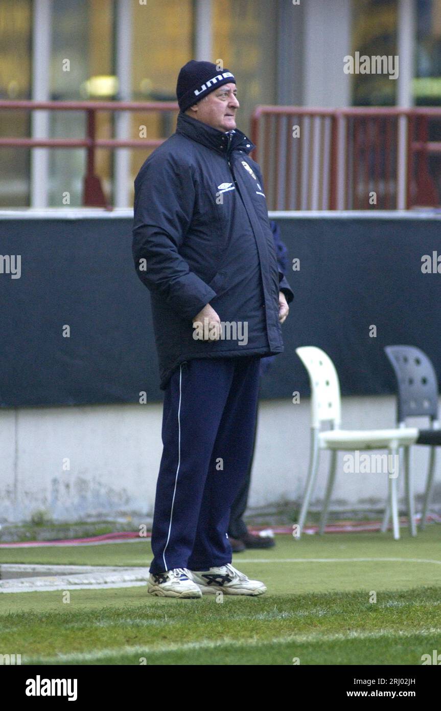 Milano Italia 2002-12-01 : Carlo Mazzone, allenatore di Brescia, durante la partita FC Inter-FC Brescia Foto Stock