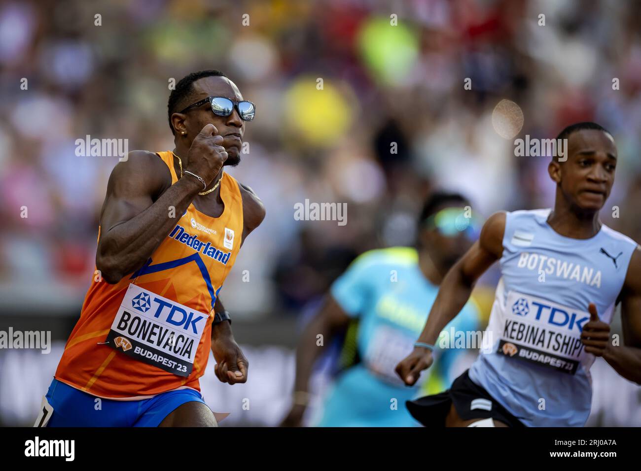 BUDAPEST - Liemarvin Bonevacia in azione sui 400 metri durante la seconda giornata dei Campionati mondiali di atletica leggera. ANP ROBIN VAN LONKHUIJSEN Foto Stock