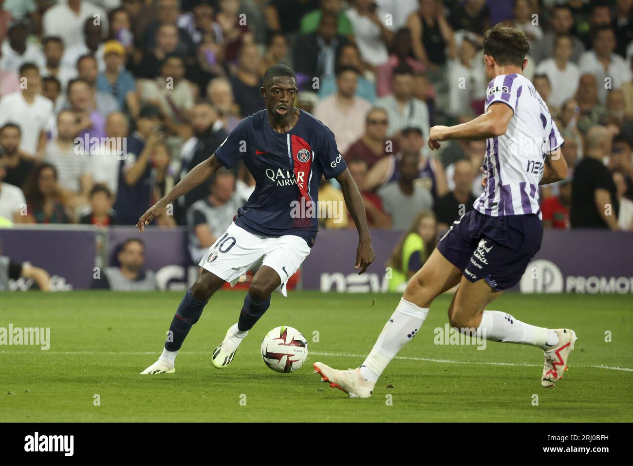 Ousmane Dembele del PSG durante la partita di calcio del campionato francese di Ligue 1 tra il Toulouse FC e il Paris Saint-Germain il 19 agosto 2023 allo Stadio di Tolosa, in Francia Foto Stock