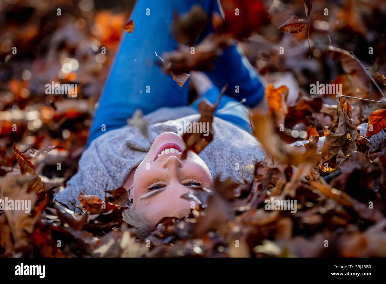 Charlotte, NC, USA. 21 novembre 2022. Una splendida modella bionda gode del clima autunnale all'aperto (Credit Image: © Walter G Arce Sr Grindstone medi/ASP) SOLO PER USO EDITORIALE! Non per USO commerciale! Foto Stock