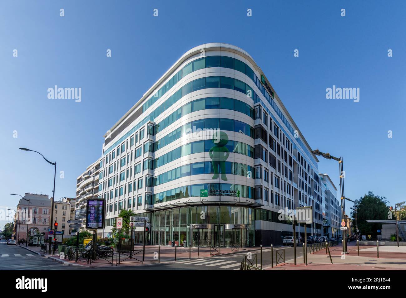 Vista esterna dell'edificio di BNP Paribas Personal Finance, società francese che gestisce il marchio Cetelem, specializzata nel credito al consumo Foto Stock