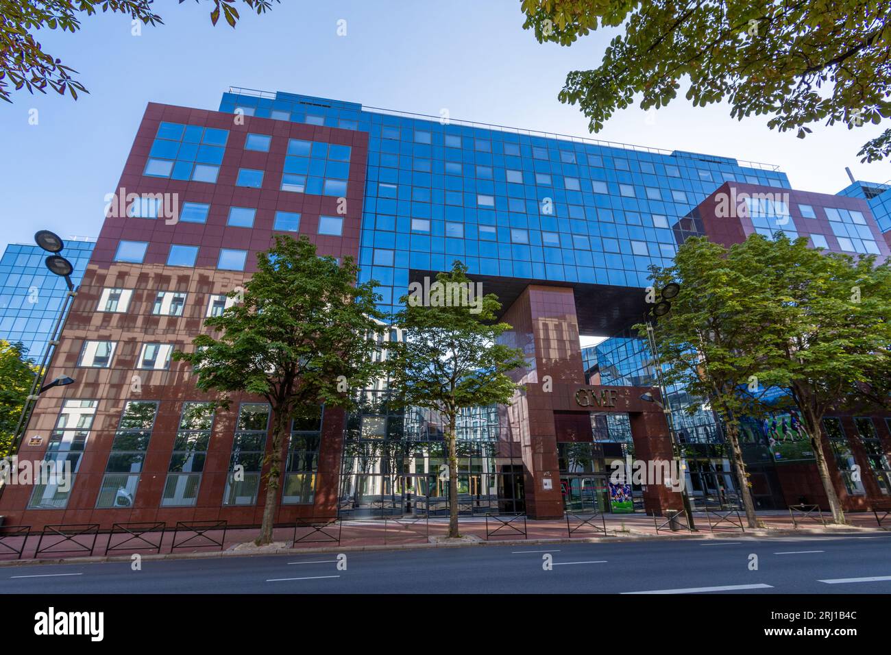Facciata della sede della Garantie Mutuelle des fonctionnaires, una compagnia di assicurazioni francese meglio conosciuta con l'acronimo GMF Foto Stock