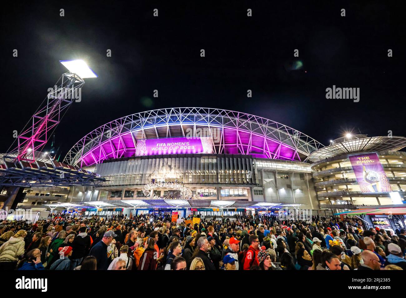 Sydney, nuovo Galles del Sud, Australia. 20 agosto 2023. SYDNEY, AUSTRALIA - 20 AGOSTO: I tifosi si riuniscono allo Stadium Australia prima che la Spagna affronti l'Inghilterra nella finale della Coppa del mondo femminile FIFA Australia e nuova Zelanda 2023 allo Stadium Australia il 20 agosto 2023 (immagine di credito: © Chris Putnam/ZUMA Press Wire) SOLO PER USO EDITORIALE! Non per USO commerciale! Foto Stock