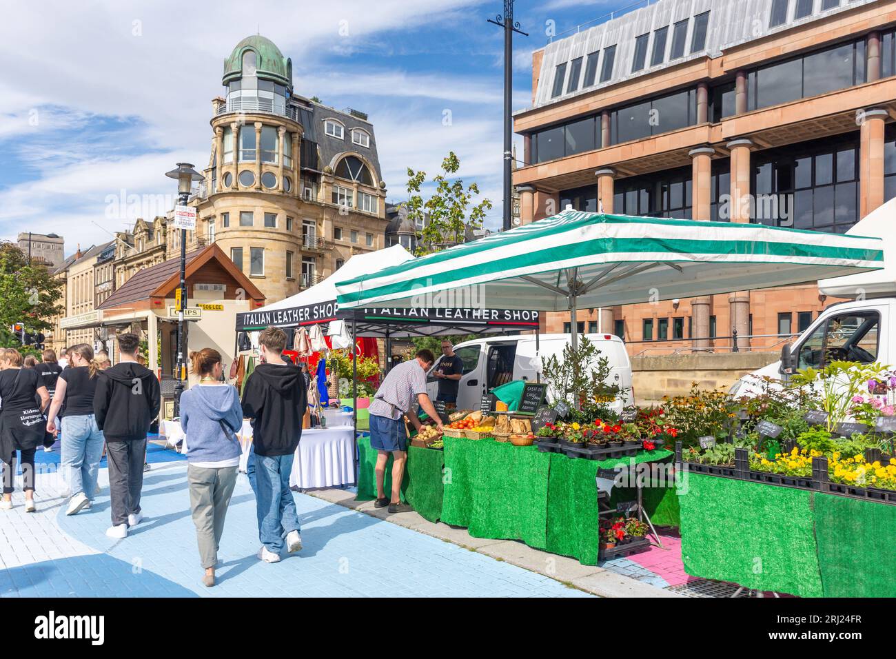 The Quayside Sunday Market, Quayside, Newcastle upon Tyne, Tyne and Wear, Inghilterra, Regno Unito Foto Stock