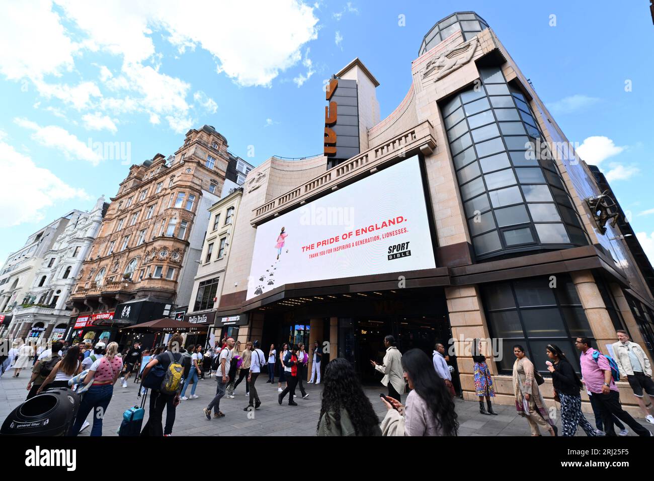 USO EDITORIALE SOLO Una visione di un cartellone digitale a Leicester Square, Londra, svelato da SPORTbible che segna i risultati delle Lionesse nella Coppa del mondo femminile. Data foto: Domenica 20 agosto 2023. Foto Stock