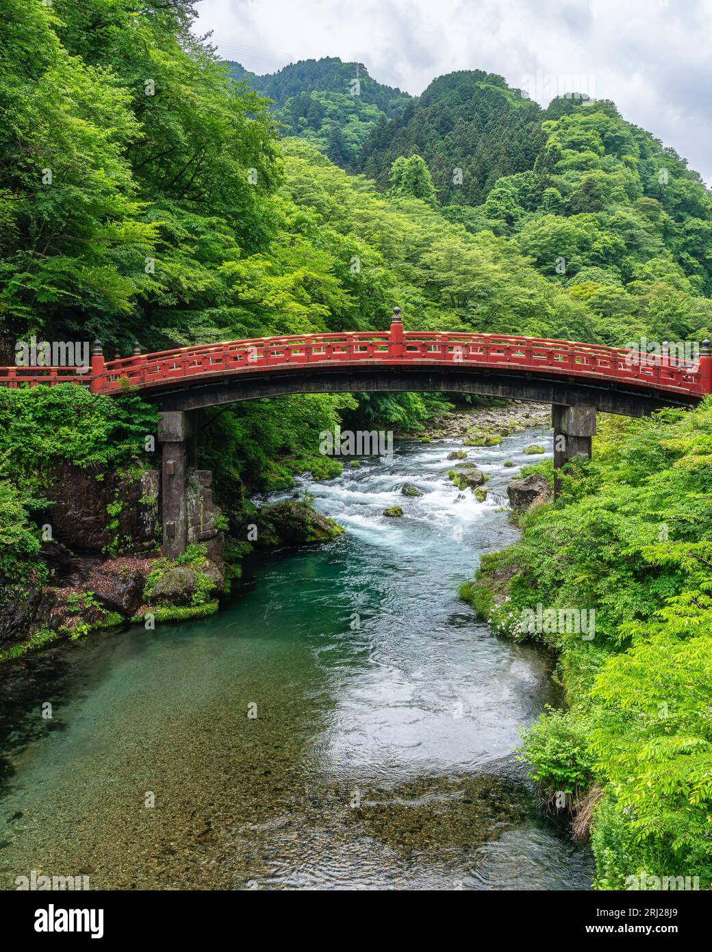 Il panoramico ponte Shinkyo a Nikko. Prefettura di Tochigi, Giappone. Foto Stock