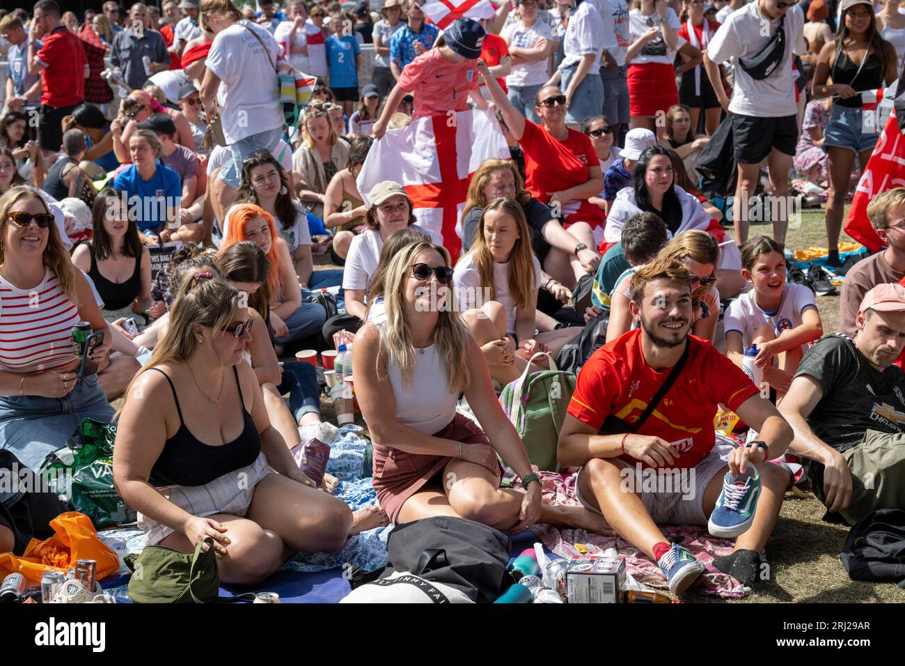 Londra, Regno Unito. 20 agosto 2023 a Londra, in Gran Bretagna. I tifosi inglesi guardano la Coppa del mondo femminile FIFA contro la Spagna in una proiezione durante il festival musicale All Points East a Victoria Park. Foto di Ray Tang. Foto Stock