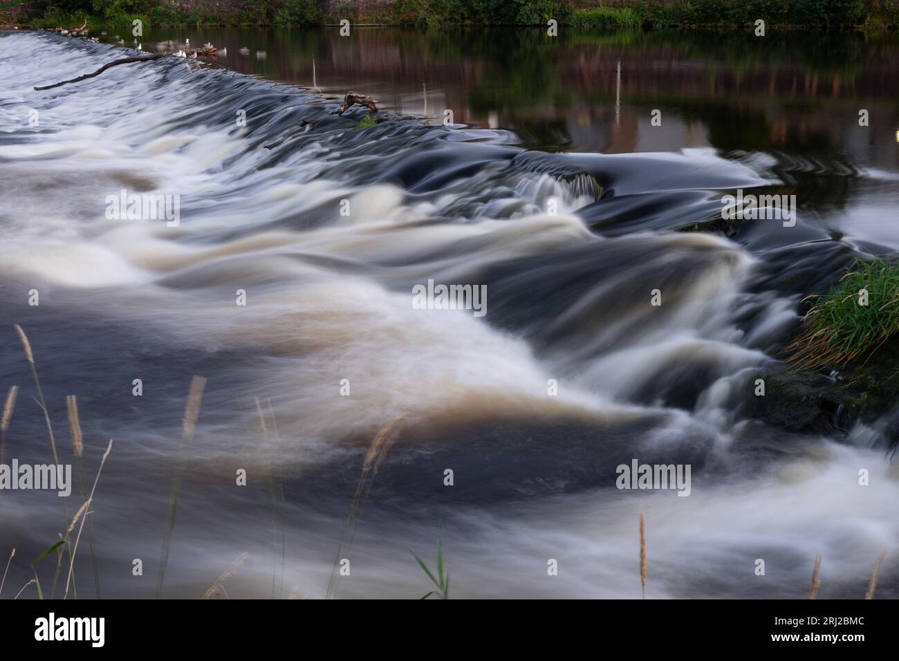 Velocità dell'otturatore ridotta, flusso d'acqua veloce Foto Stock