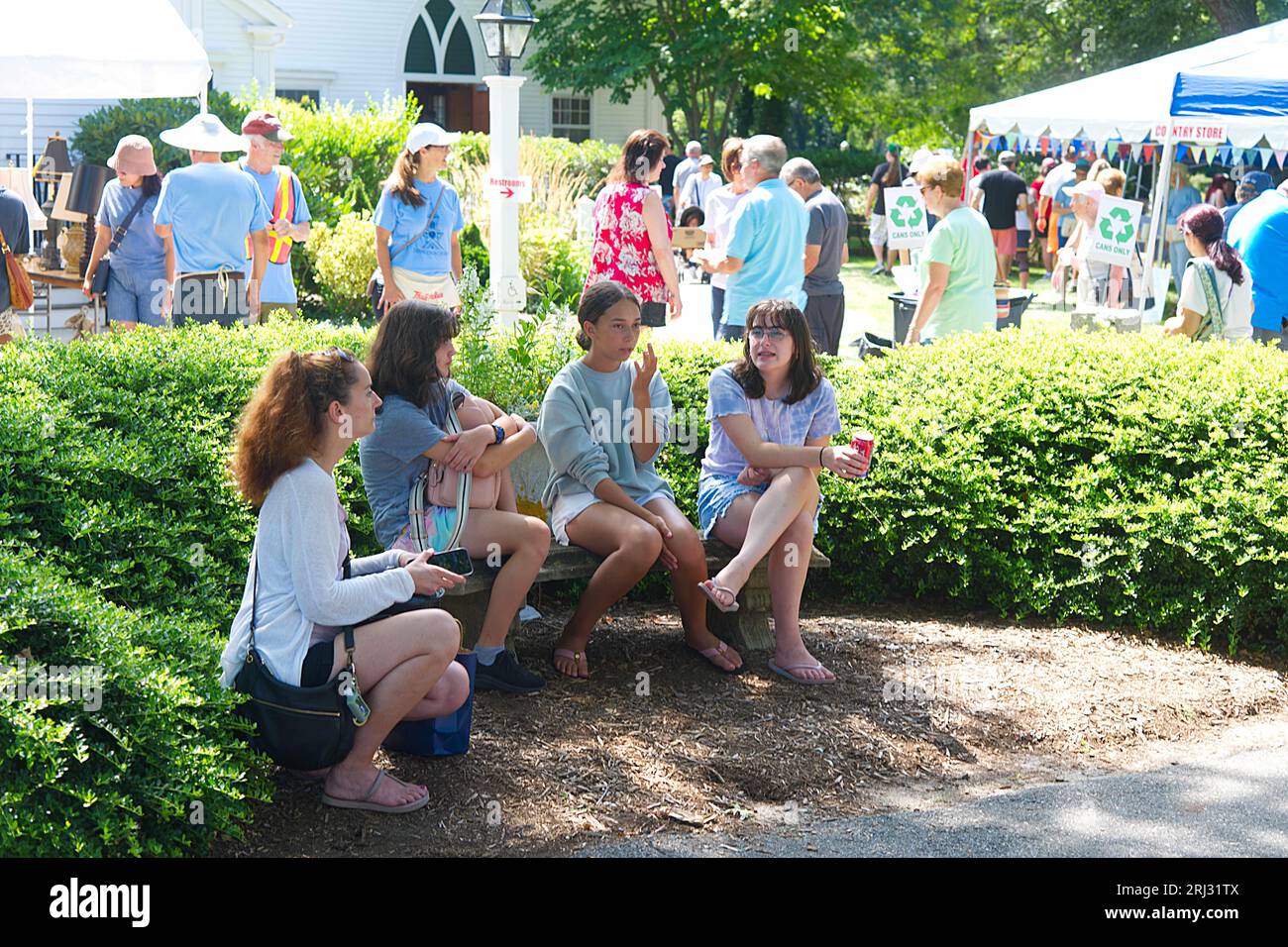 Partecipando a una fiera annuale della chiesa e al mercato delle pulci, Dennis, Massachusetts, a Cape Cod, USA Foto Stock