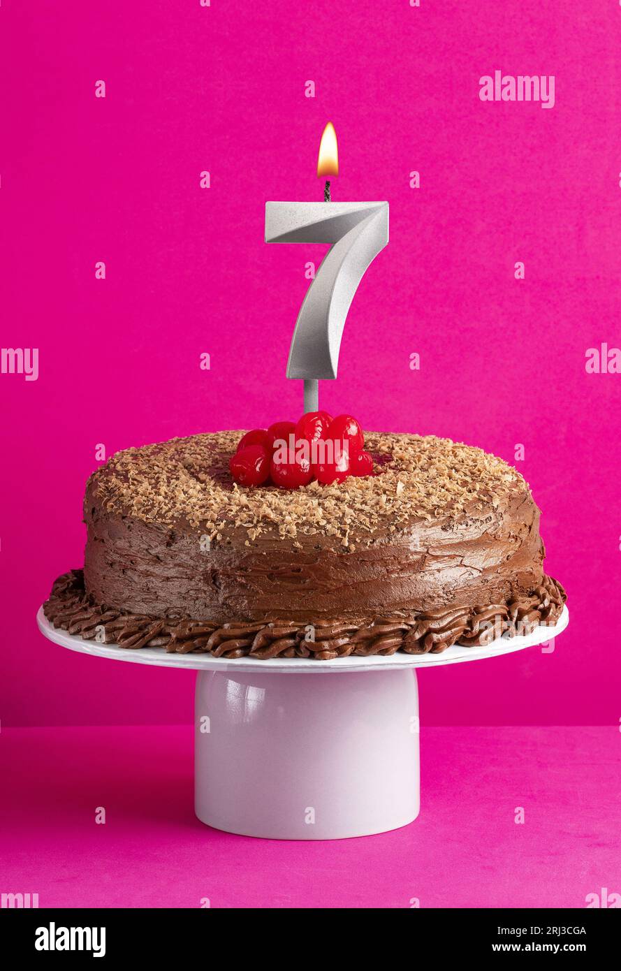 Cartolina Di Auguri Con La Candela Numero 7 in Una Torta Sullo