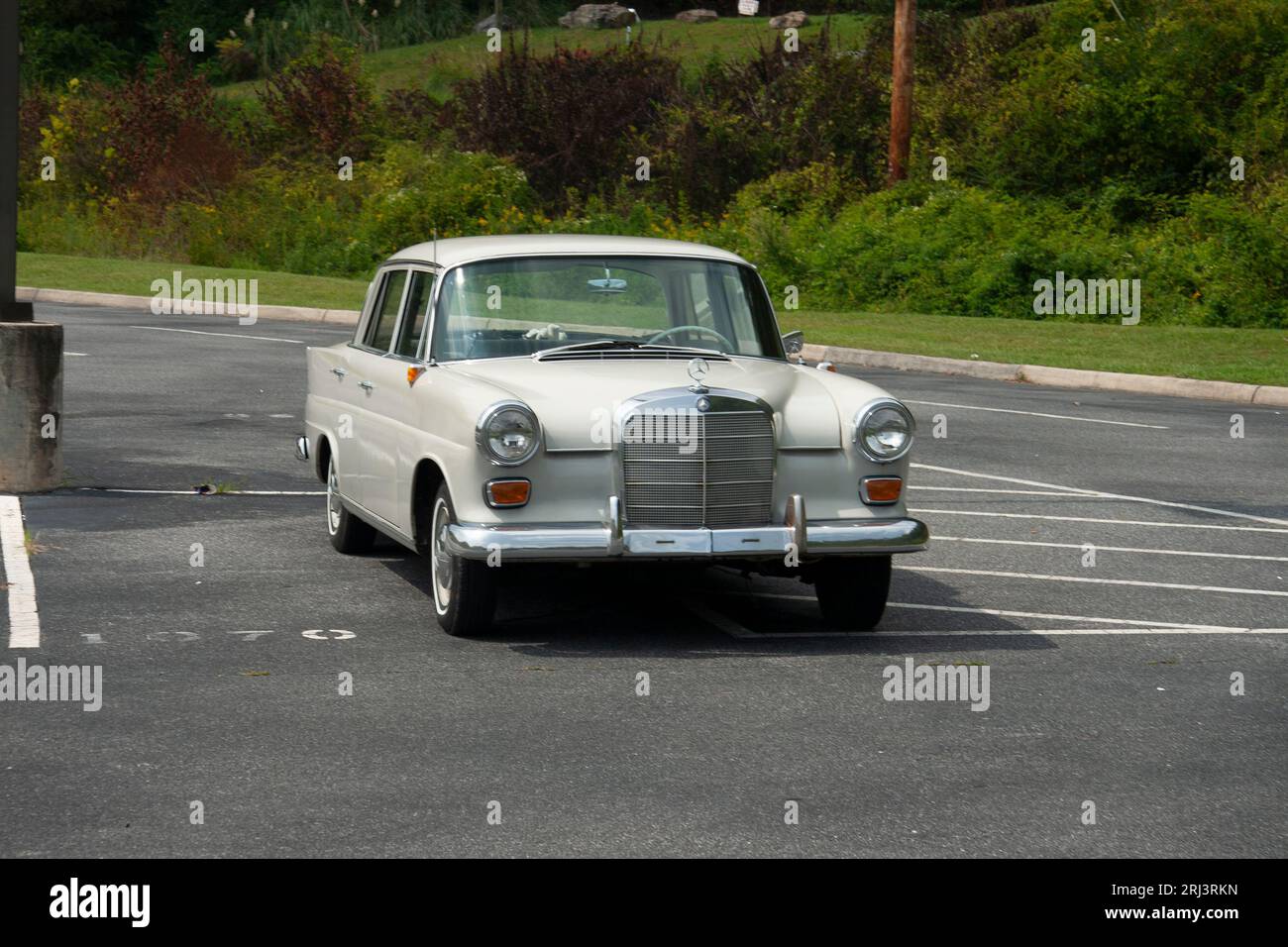 Una Mercedes Benz d'epoca nel parcheggio del casinò Harrahs Cherokee North Carolina 2009 Foto Stock