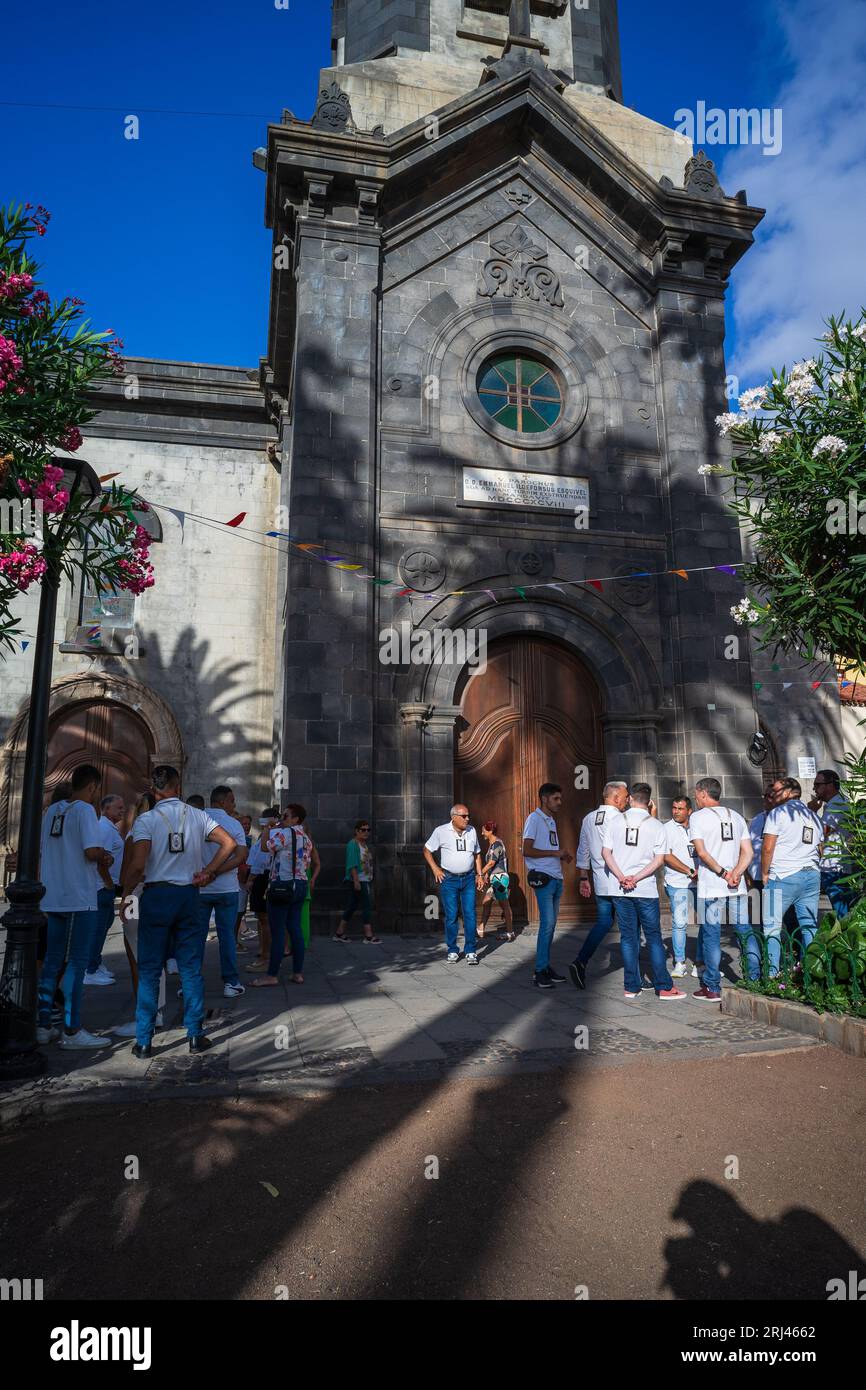 Preparativi per la processione in onore della Madonna del Carmelo nei pressi della chiesa Nuestra Senora de la pena de Francia. Foto Stock