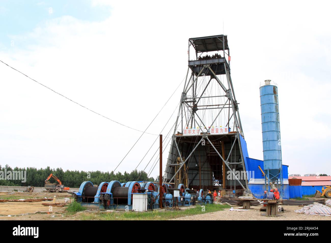 MaCheng 12 luglio: Verricello industriale per affondamento e perforazione di alberi derrick nella miniera di ferro di MaCheng il 12 luglio 2012, contea di Luannan, provincia di Hebei, Foto Stock