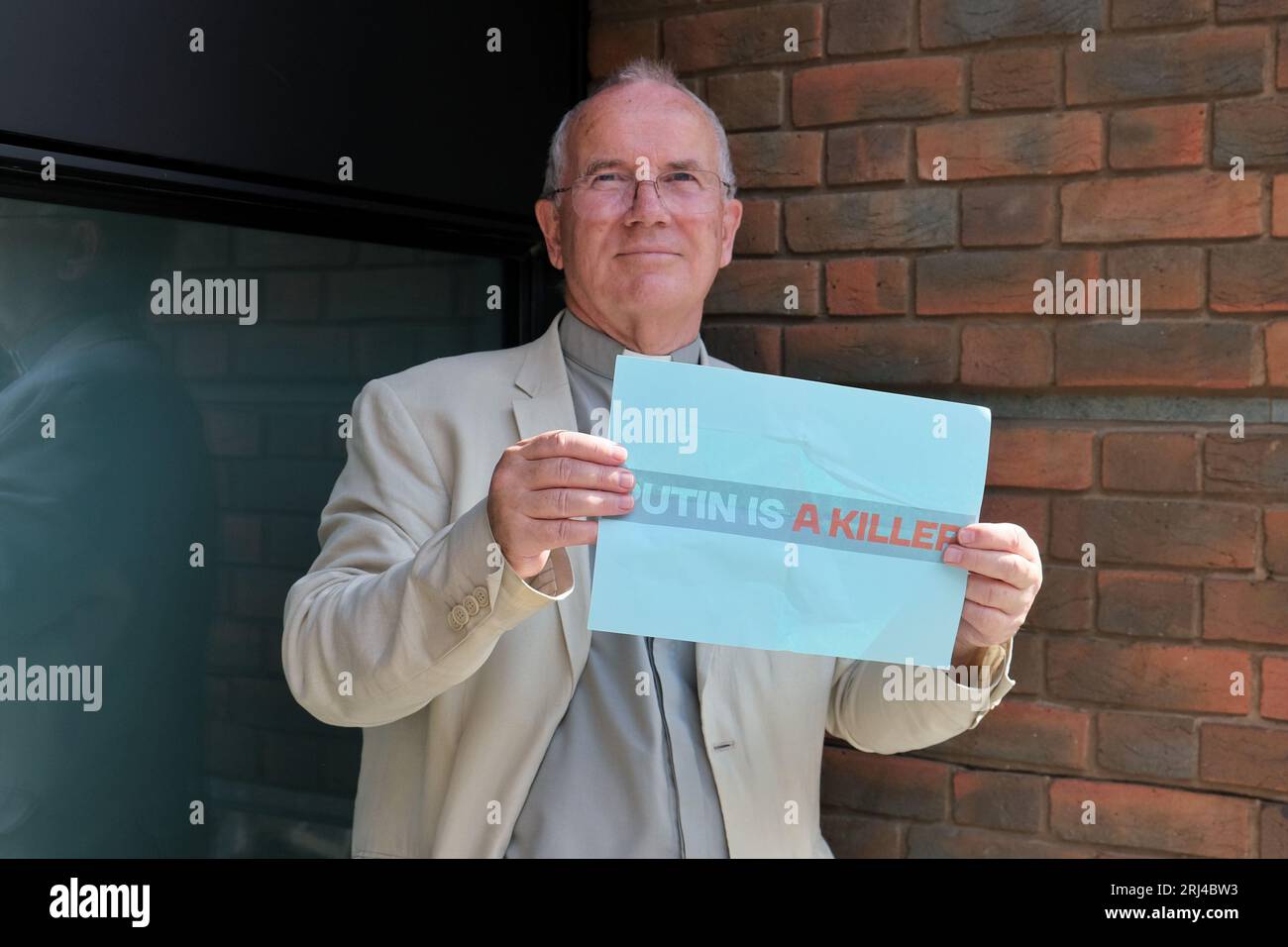 Londra, Regno Unito. 20 agosto 2023. Una marcia e una manifestazione anti-Putin si sono svolte nel terzo anniversario dell'avvelenamento di Novichok da parte del leader dell'opposizione russa Alexei Navalny durante un volo interno. I sostenitori che partecipano ai raduni globali "Putin è un assassino" chiedono la libertà di Navalny, poiché si prevede che scontare trent'anni di carcere, dopo che le autorità hanno aggiunto altri 19 anni oltre a una sentenza esistente all'inizio di questo mese. Credito: Fotografia dell'undicesima ora/Alamy Live News Foto Stock