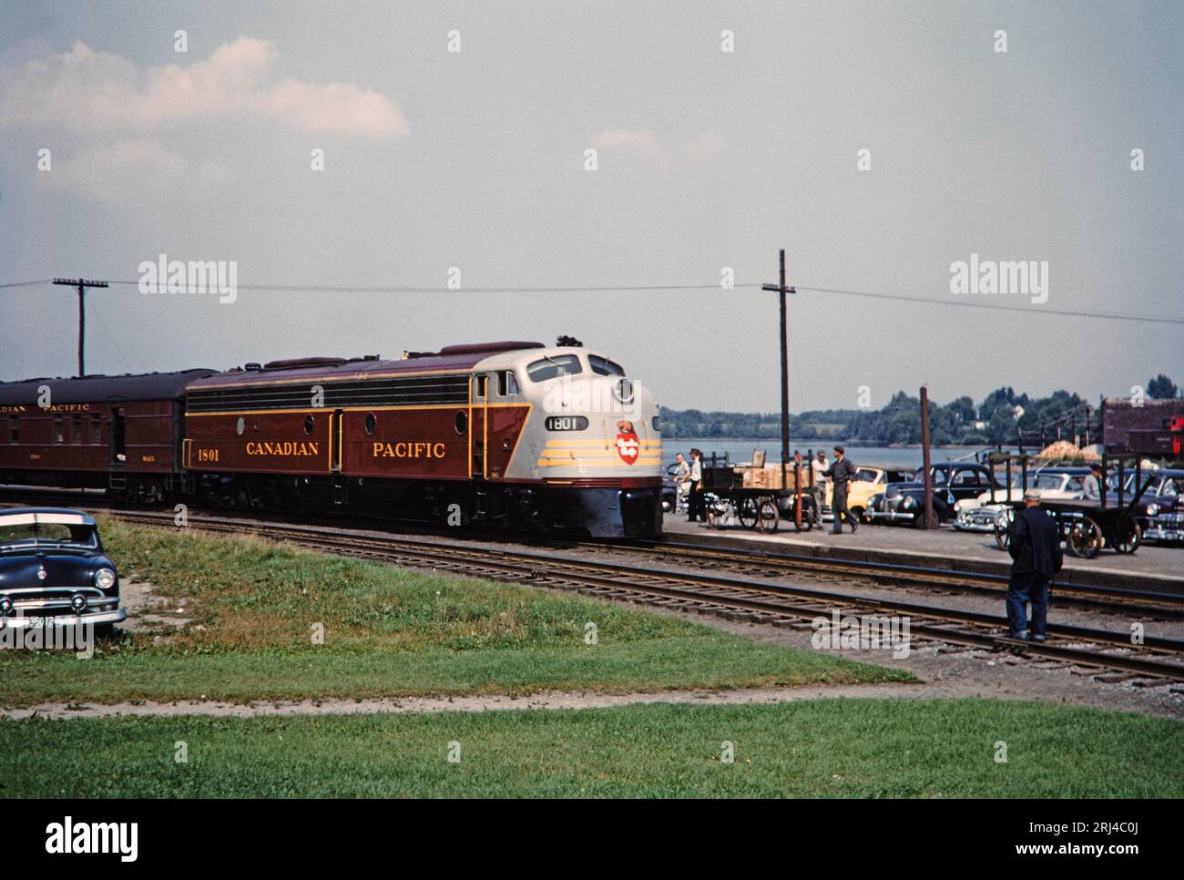 Una fotografia a colori degli anni '1950 che mostra il motore E8A della Canadian Pacific Railways numero 1801. Foto Stock