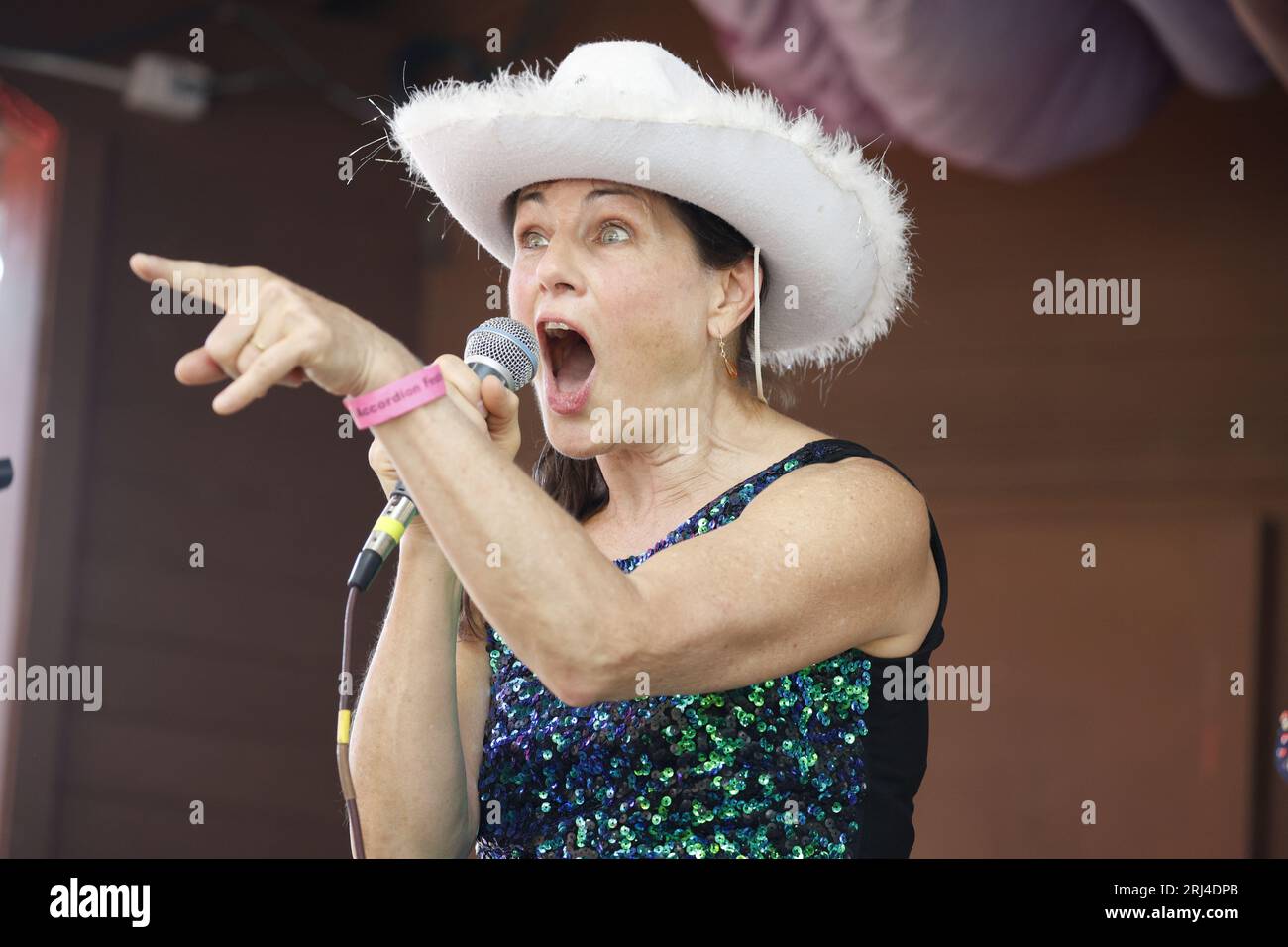 Cotati, California, USA. 20 agosto 2023. "These Darn Accordions" illumina il palco del 32° Festival annuale della fisarmonica di Cotati. Crediti: Tim Fleming/Alamy Live News Foto Stock