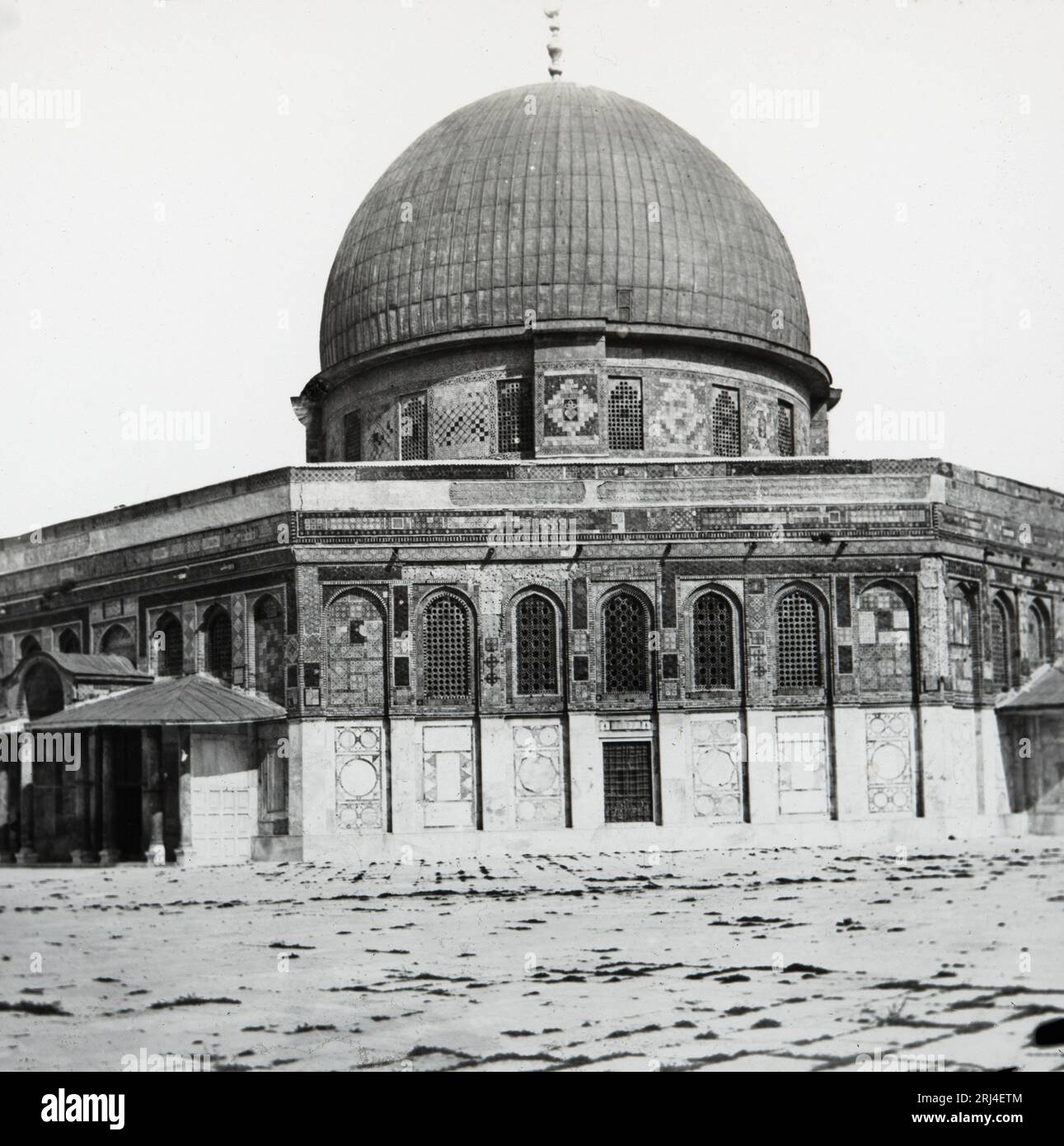 Una fotografia in bianco e nero del tardo XIX secolo che mostra la moschea al-Agsa a Gerusalemme. Foto Stock