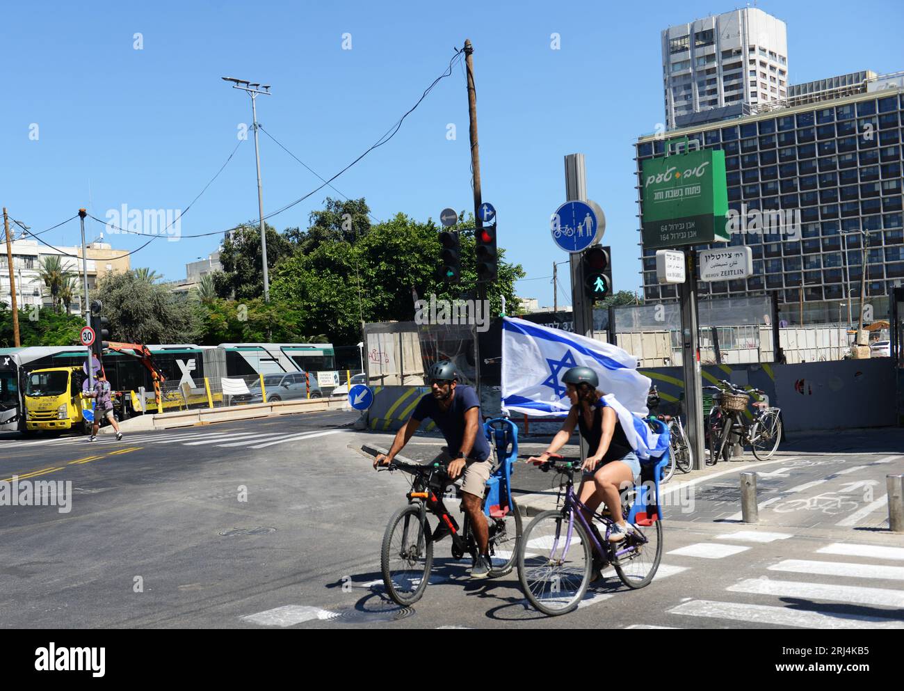 11 luglio 2023, Tel-Aviv, Israele. Manifestanti che manifestano contro i cambiamenti della politica giudiziaria del governo israeliano e la perdita del governo democratico. Foto Stock
