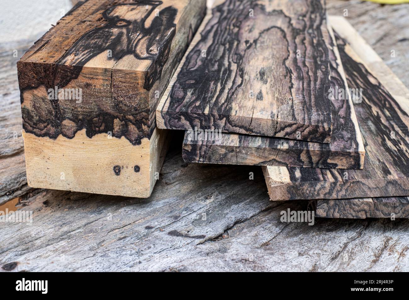 Legno di ebano nero e bianco naturale Foto Stock