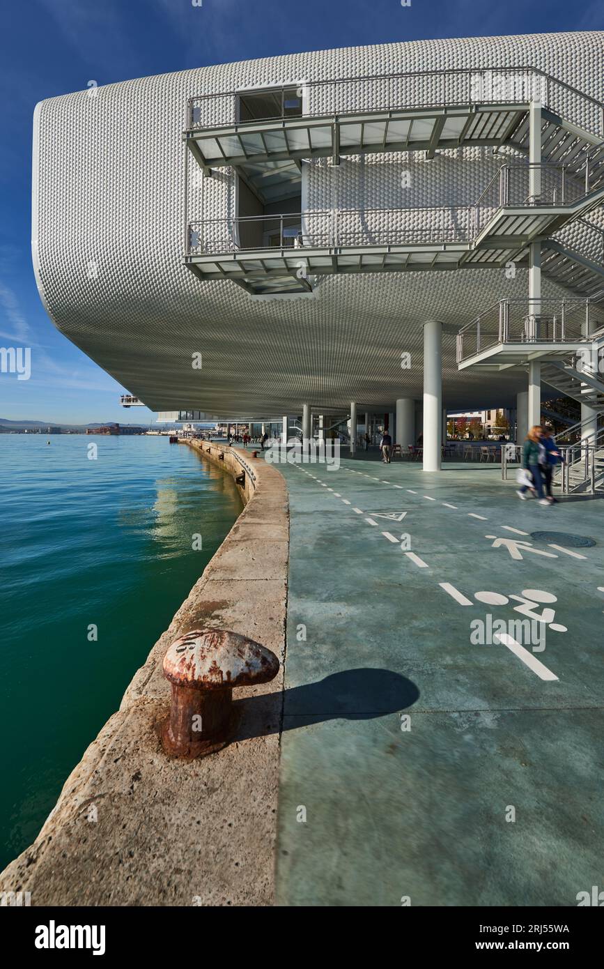 Vista dettagliata del Botin Center Museum Art and Culture. Fondazione Botin, architetto Renzo piano. Santander, Mar Cantabrico, Cantabria, Spagna, Europa Foto Stock