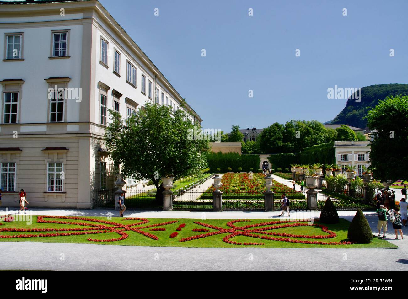 Salisburgo, Austria, giardini ed edifici storici nel Mirabellgarten al Palazzo Mirabell. Foto Stock