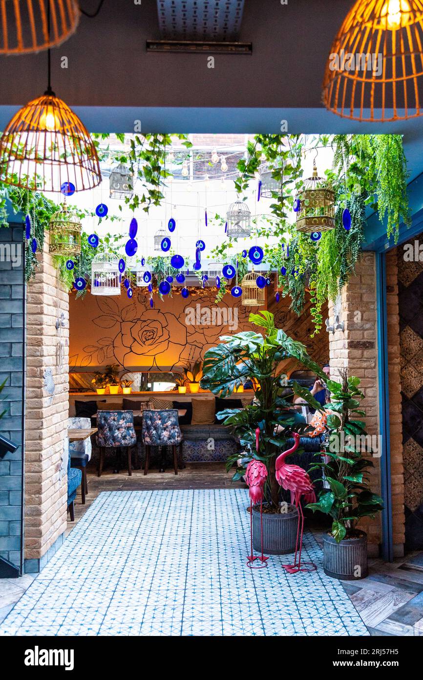 Interno del ristorante mediterraneo Megan's a Guildford, Surrey, Inghilterra Foto Stock