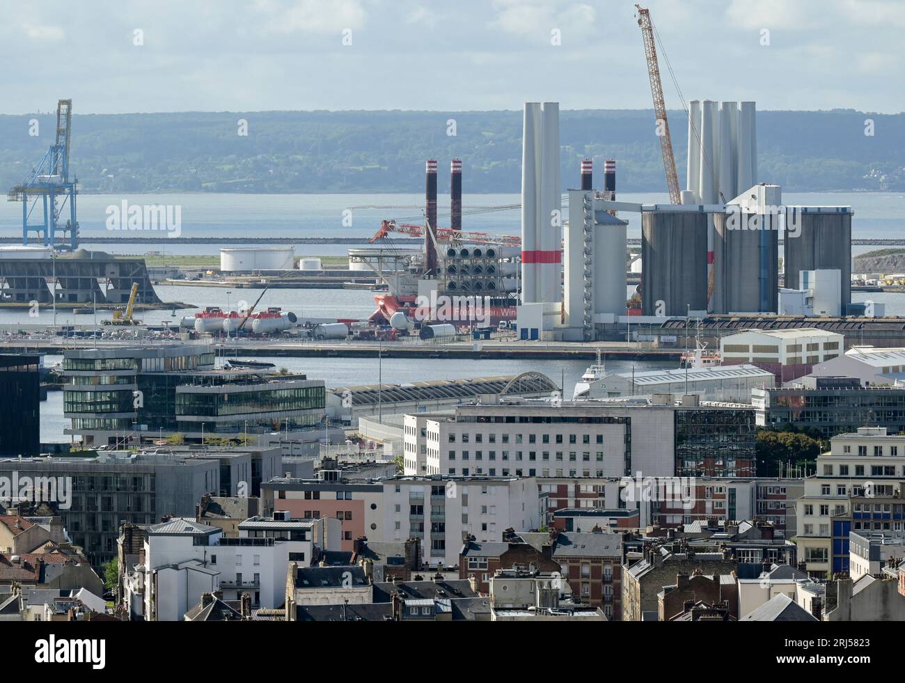 FRANCIA, porto di le Havre, Siemens Gamesa Renewable Energy SGRE sito di produzione di turbine eoliche per parchi eolici offshore / FRANKREICH, le Havre Hafen, Siemens Gamesa Erneuerbare energie SGRE Produktionsstandort für Windkraftanlagen für Offshore Windparks Foto Stock