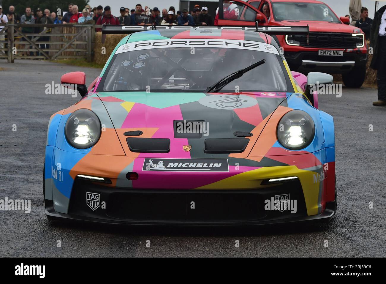 Adam Smalley, Porsche 911 GT3 Cup, 75 anni di Porsche, 60 anni del 911, con la sua forma iconica la 911 ha partecipato a quasi ogni forma di mo Foto Stock