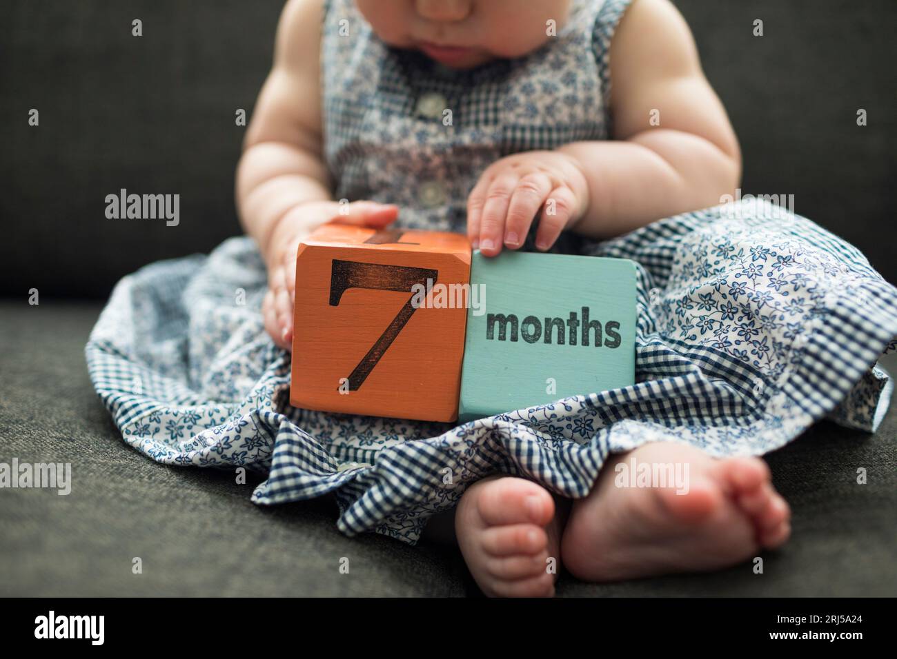 bambino di 7 mesi Foto Stock