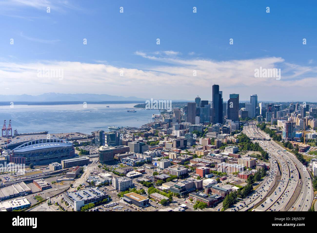 Vista aerea dello skyline di Seattle a giugno Foto Stock