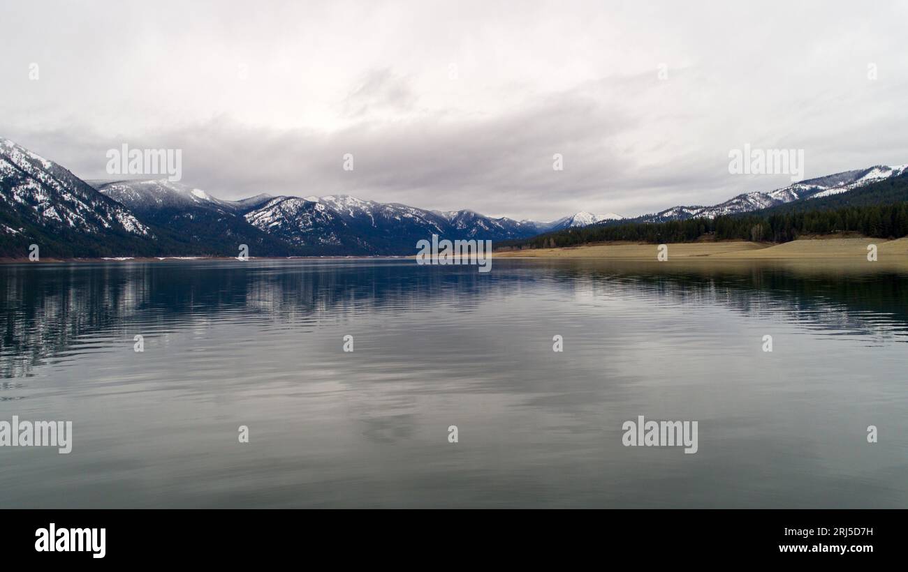 Giornata invernale al lago Cle Elum, nello stato di Washington Foto Stock