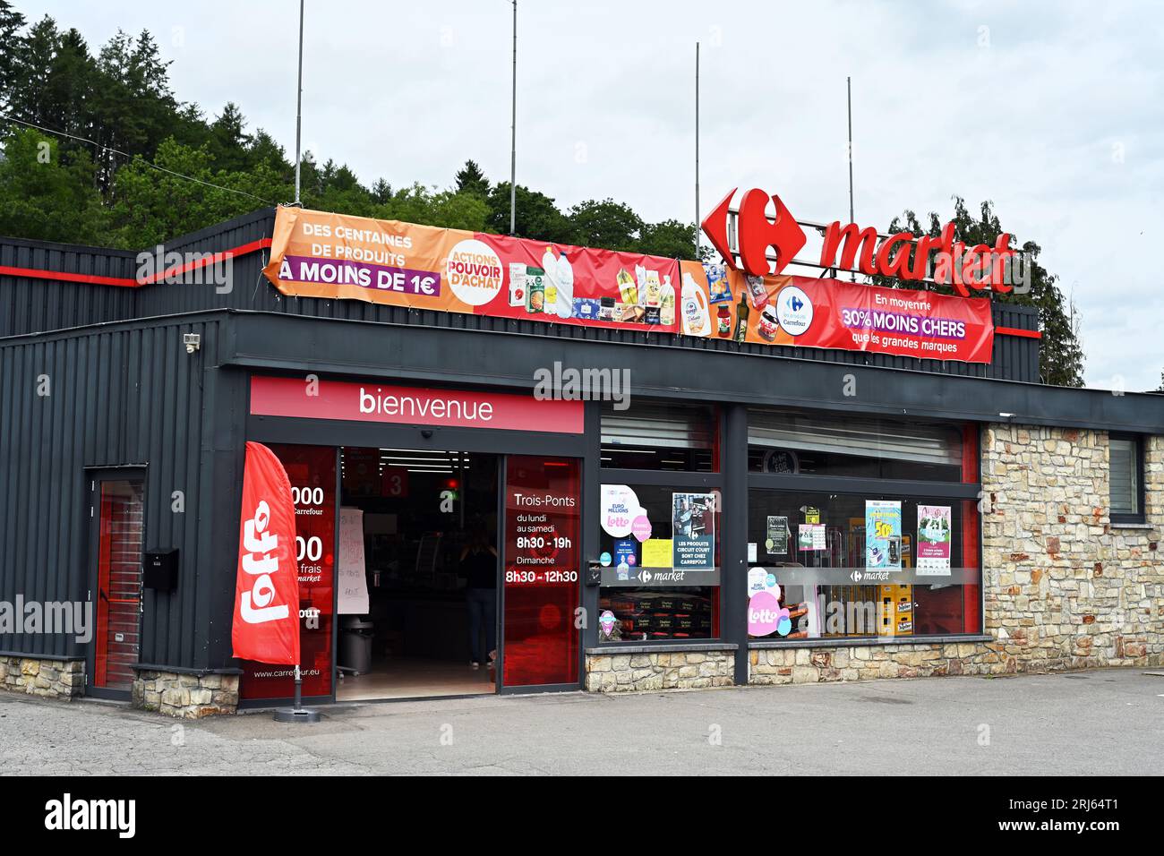 Filiale di un mercato Carrefour in Belgio Foto Stock