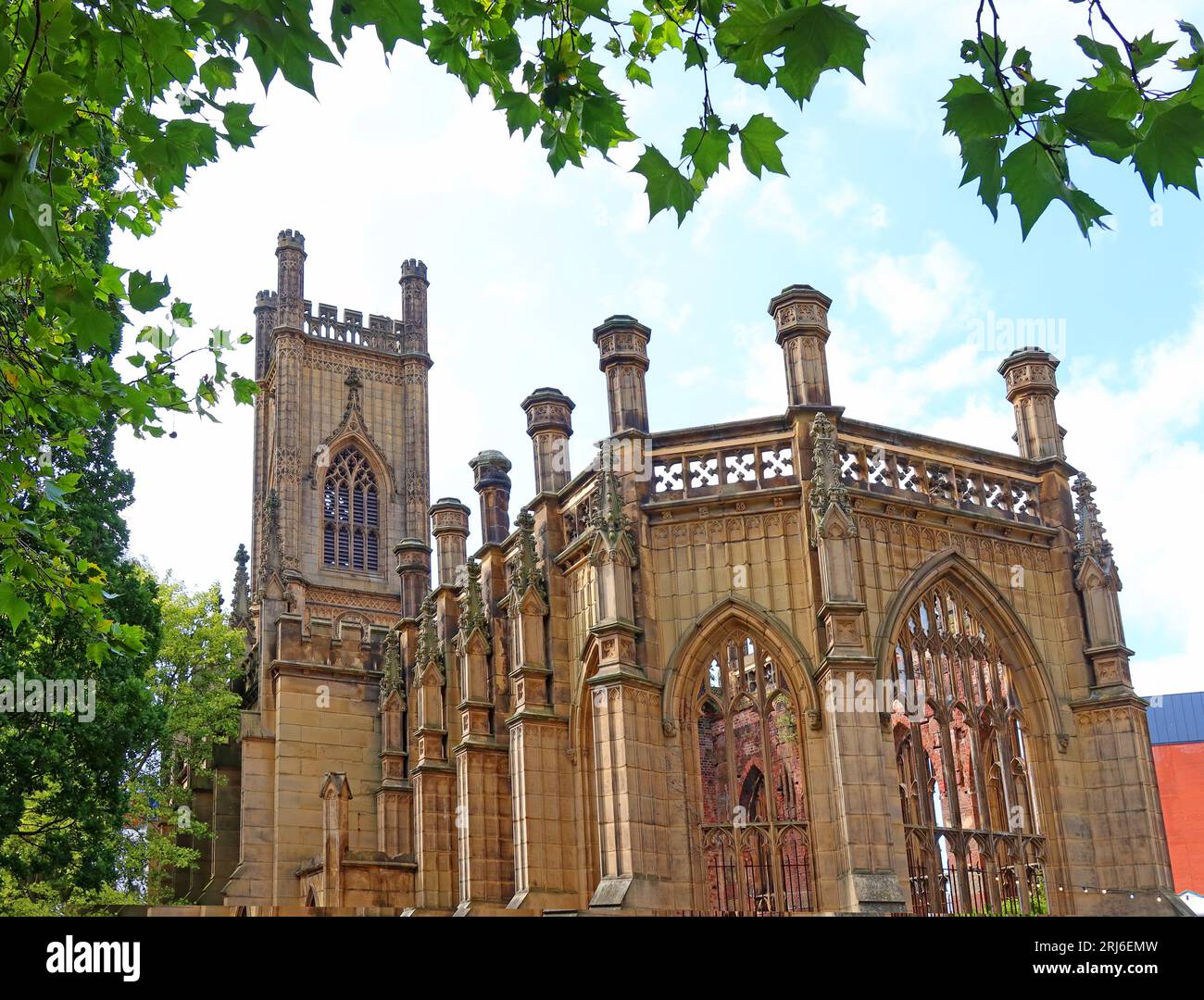 St Luke's Church 1832, conosciuta dalla gente del posto come la chiesa bombardata, Berry Street e Leece Street memoriale della seconda guerra mondiale, Liverpool, Merseyside, L1 2TR Foto Stock
