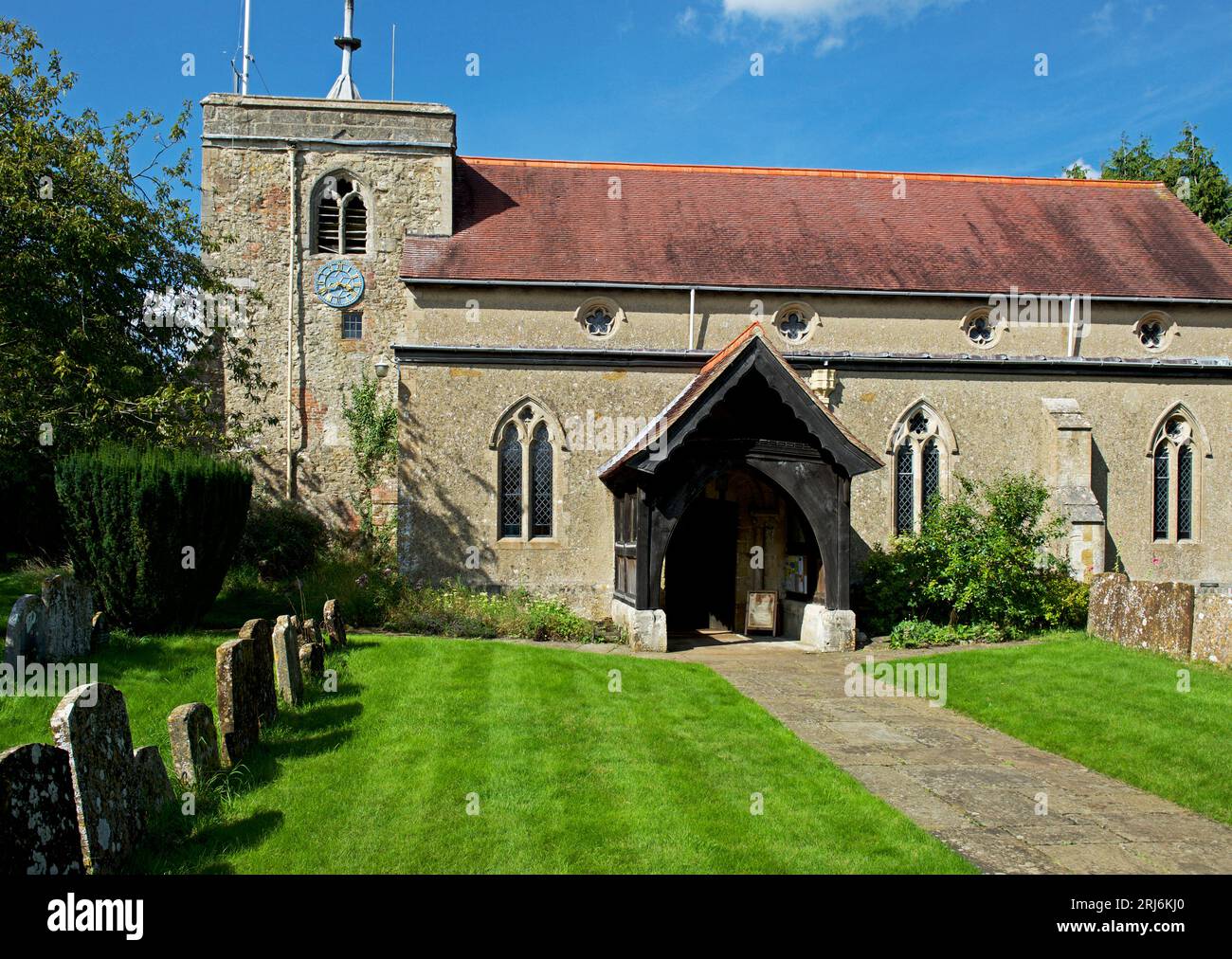 Chiesa di Ognissanti nel villaggio di Brill, Buckinghamshire, Inghilterra Regno Unito Foto Stock