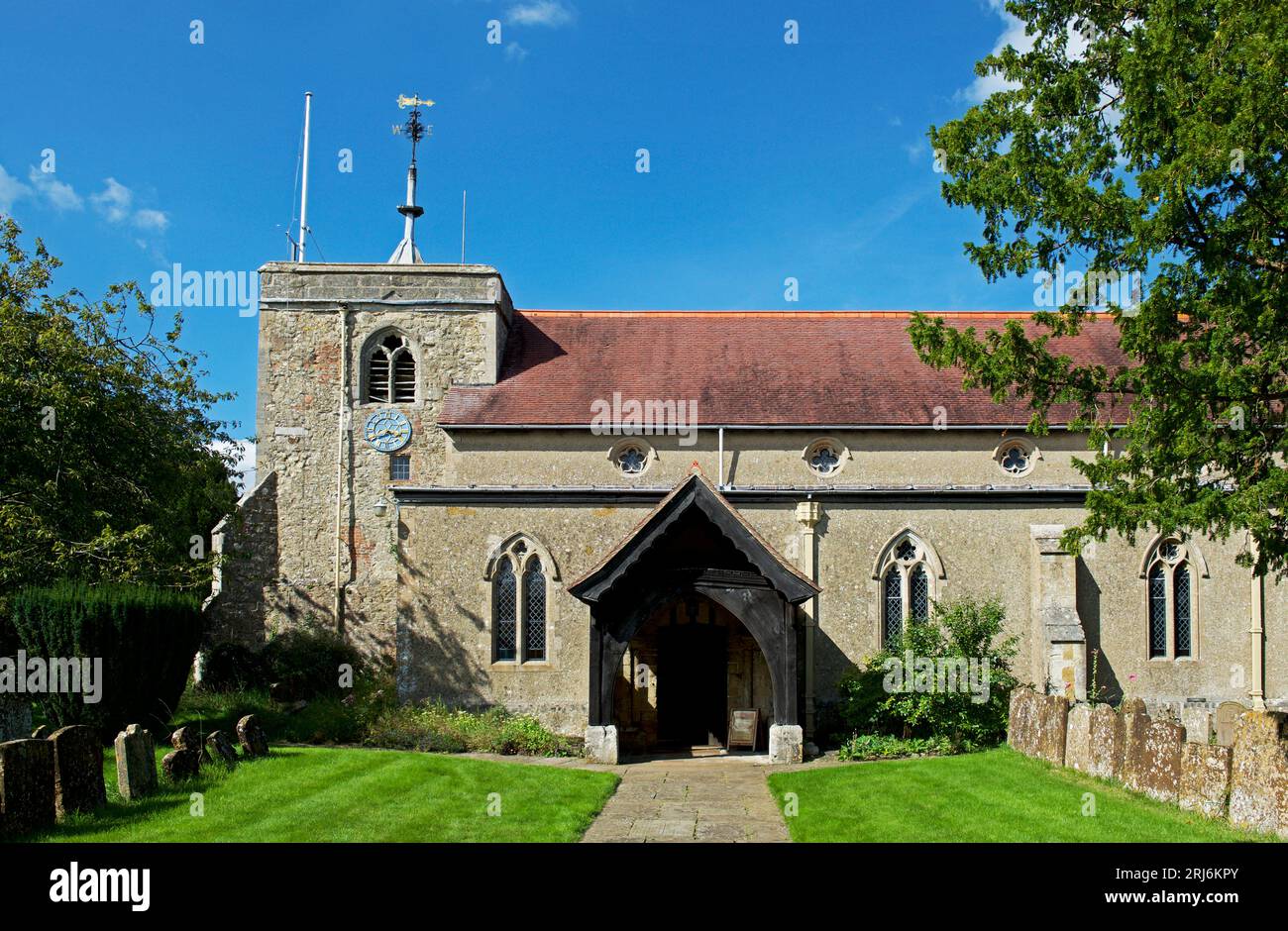 Chiesa di Ognissanti nel villaggio di Brill, Buckinghamshire, Inghilterra Regno Unito Foto Stock