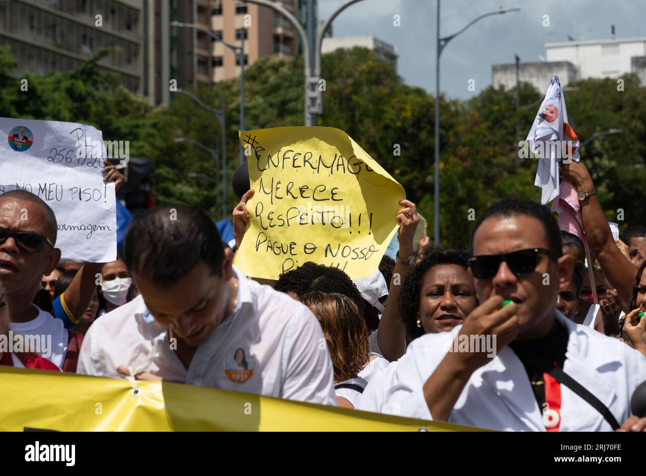 Salvador, Bahia, Brasile - 7 settembre 2022: Protesta dei professionisti infermieristici durante la parata dell'indipendenza brasiliana nella città di Salvador, Bahia. Foto Stock