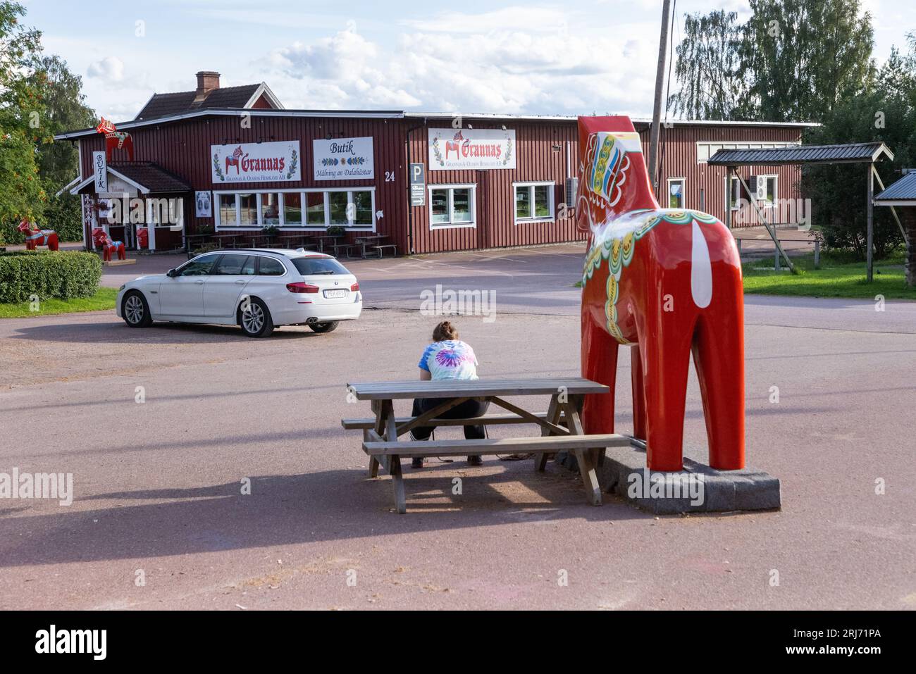 Produzione del simbolo nazionale svedese, il Dalahästen, Nusnäs, Svezia. Foto Stock