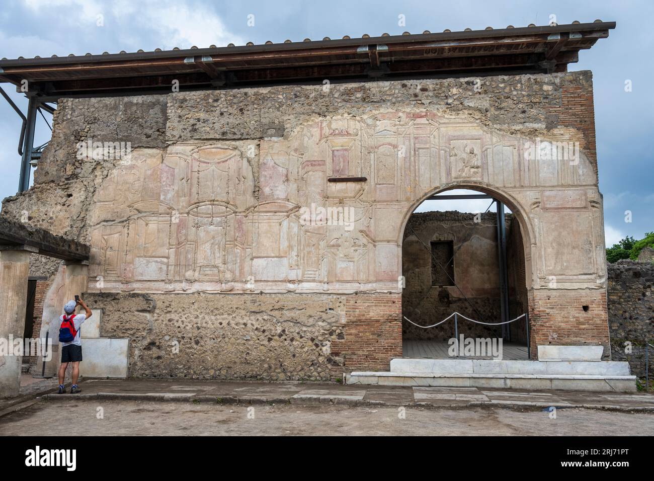 Bassorilievo delle Terme Stabiane nelle rovine dell'antica città di Pompei nella regione Campania Foto Stock